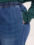 Jeans jogger con coulisse image number 3