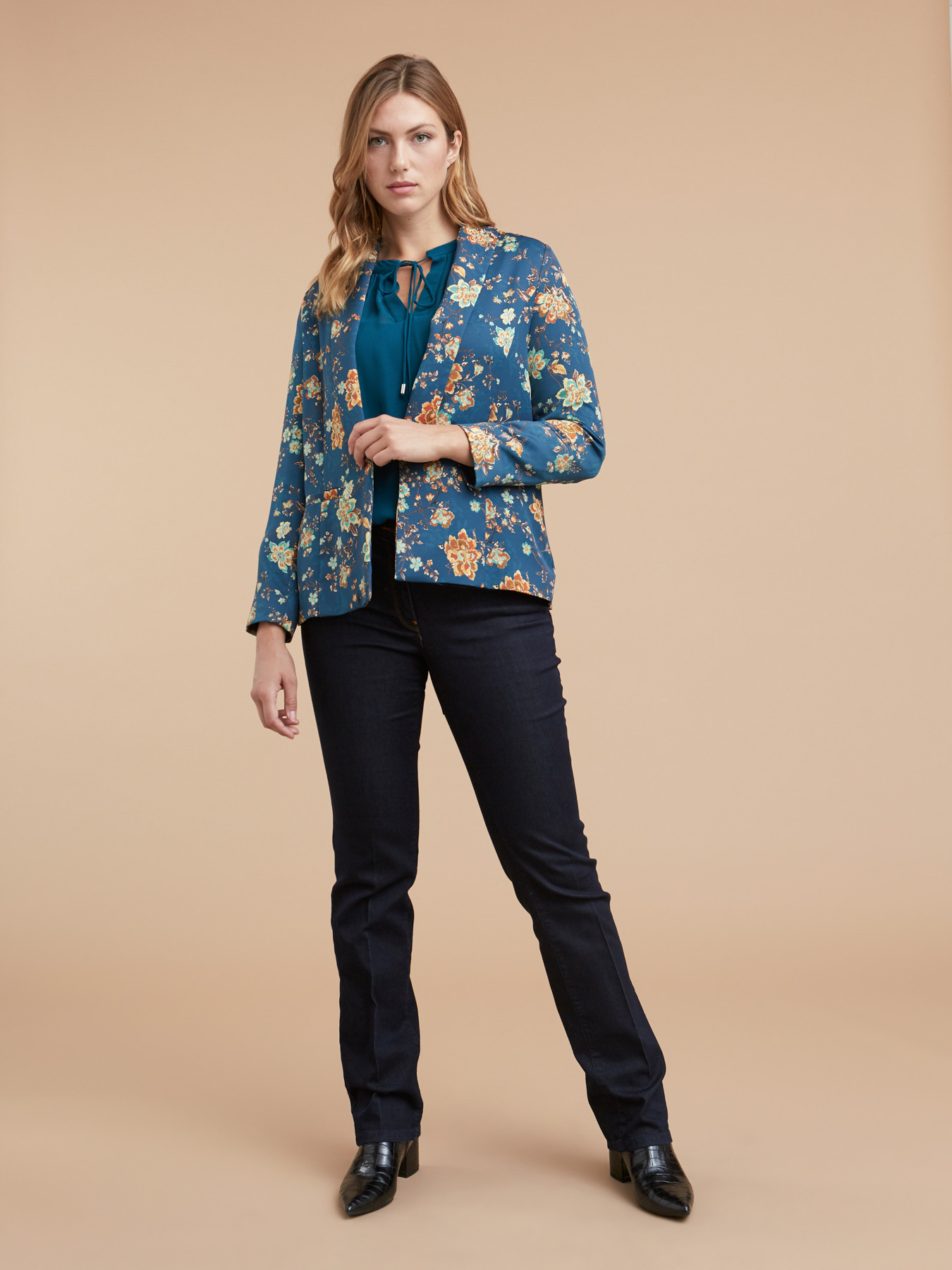 Jacke mit Blumenmuster image number 2