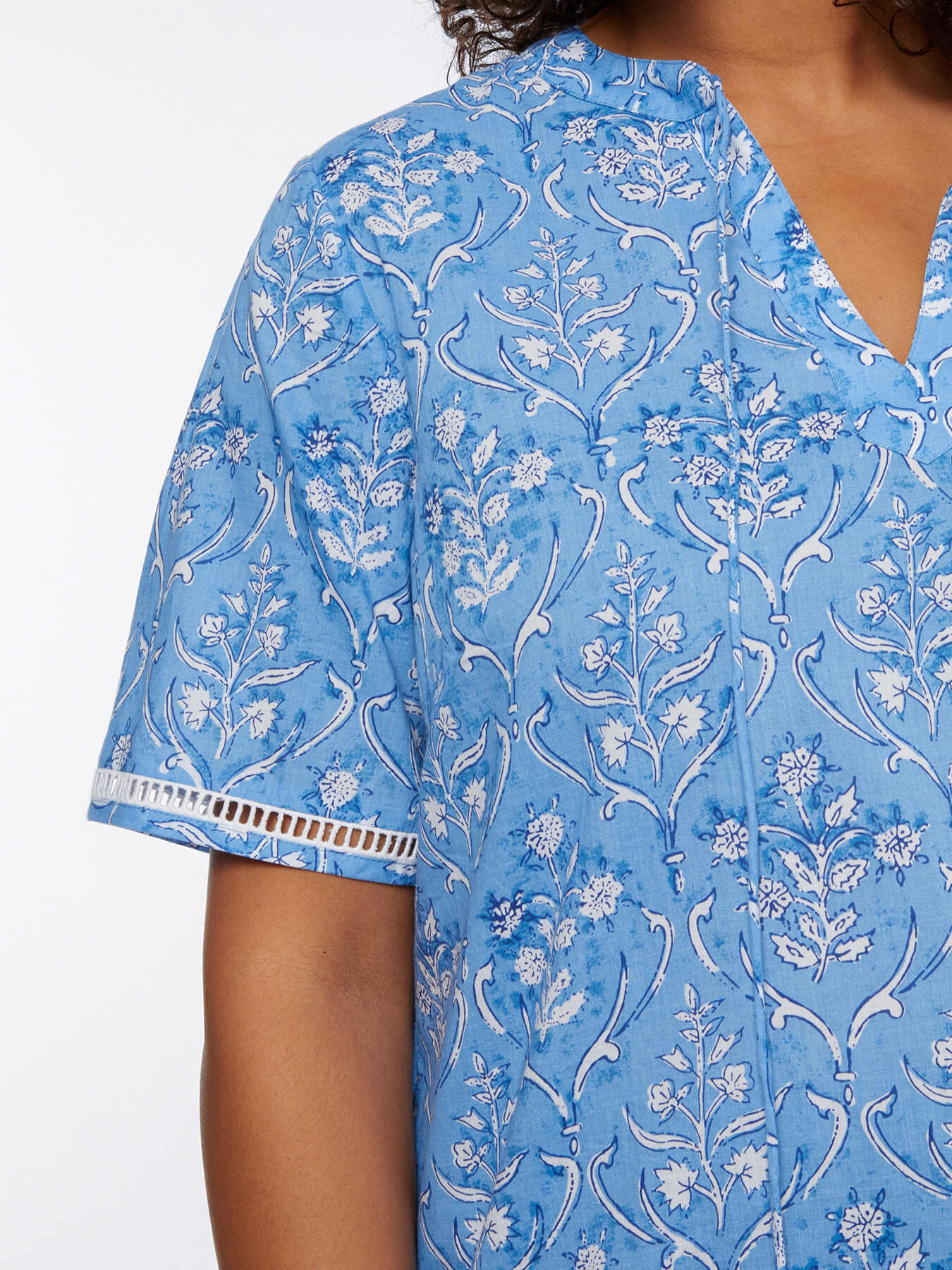 Blusa de gasa estampada image number 3