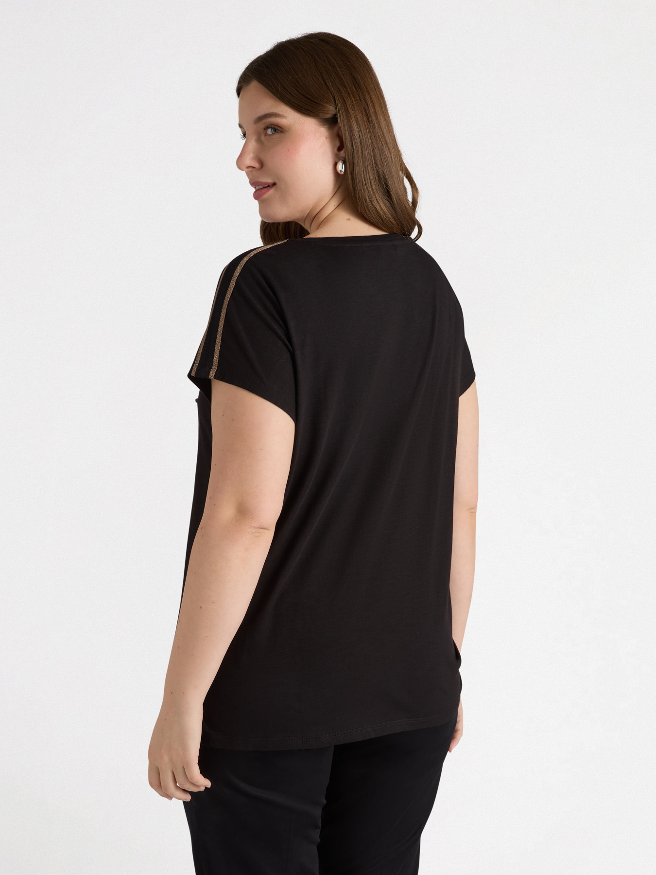 Camiseta con texto bordado image number 1