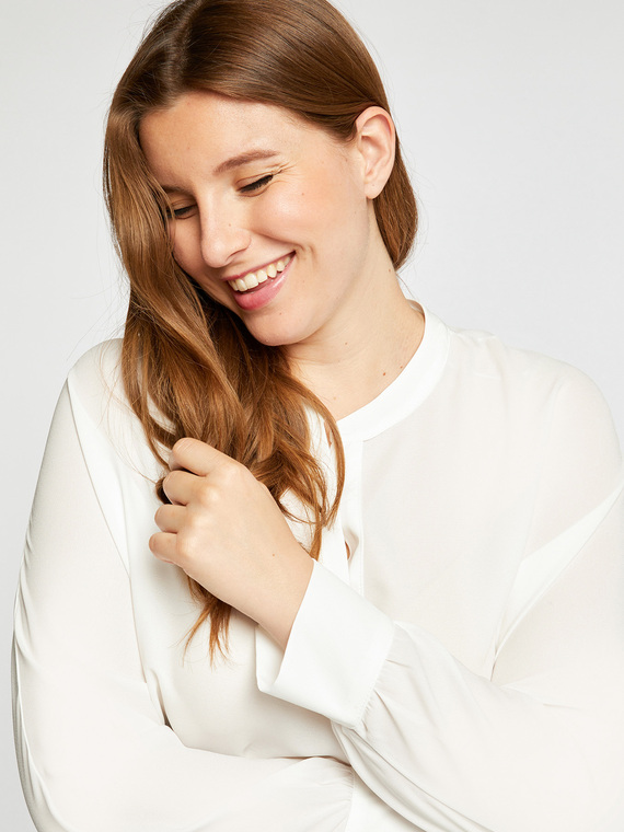 Fiorella Rubino Blusa con maniche lunghe Donna