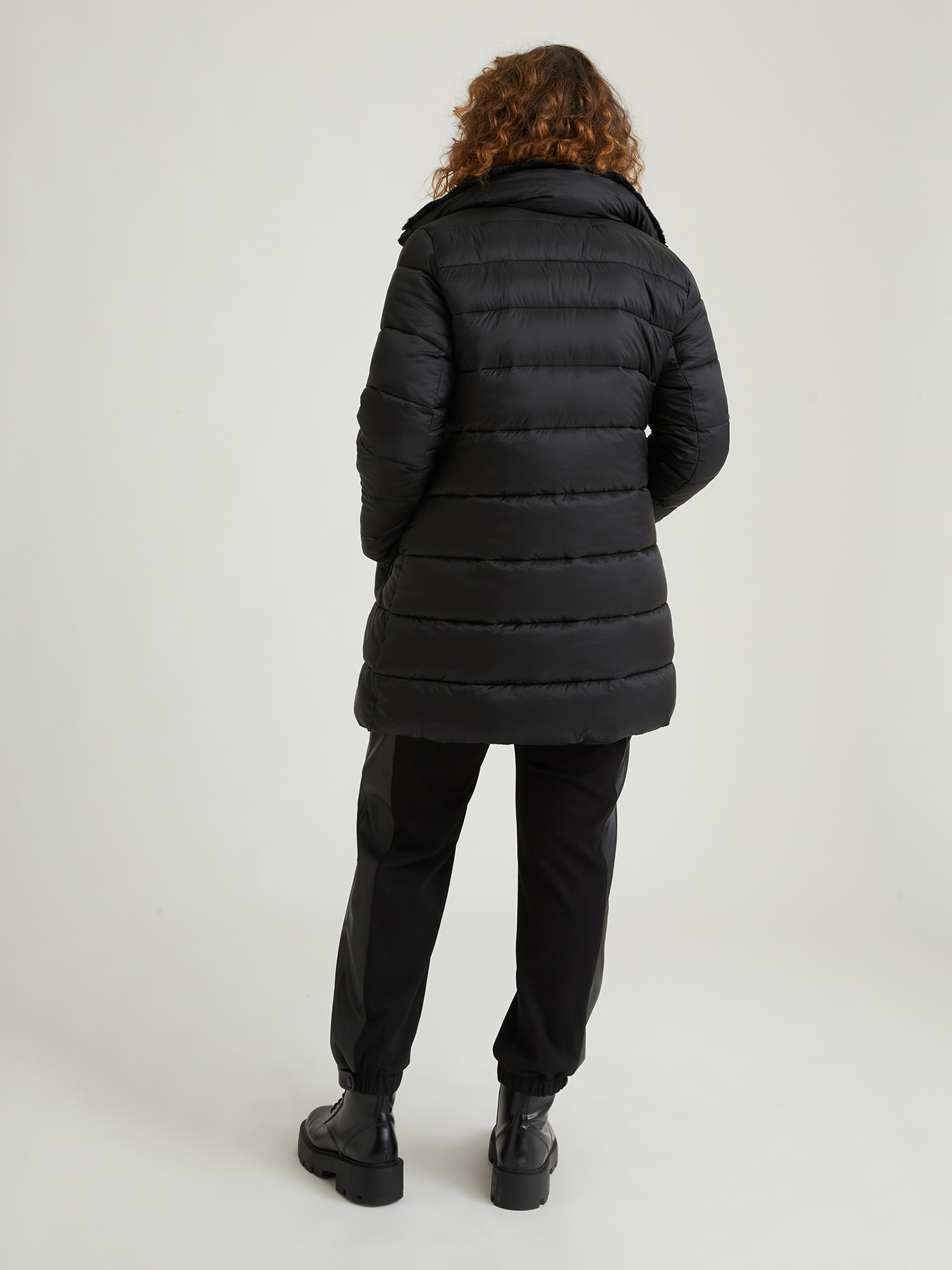 Doudoune rembourr&eacute;e avec fermeture &eacute;clair devant image number 1