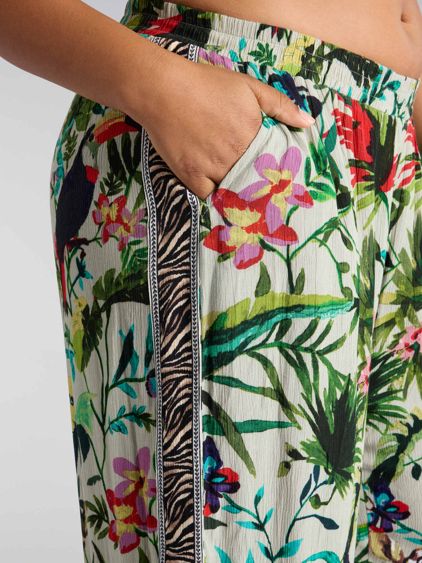 Tropical print trousers image number 3