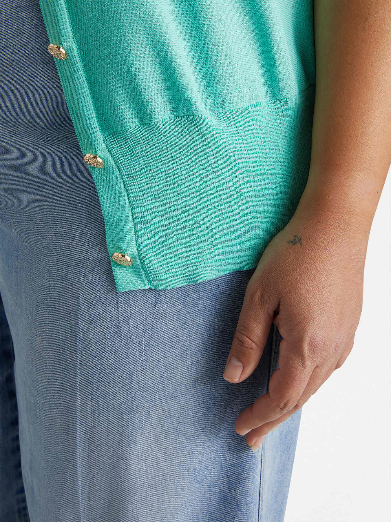 Cardigan leggero con bottoni image number 3
