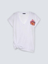 Camiseta con flor y nudo image number 4