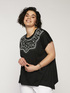 T-shirt with ethnic embroidery image number 2
