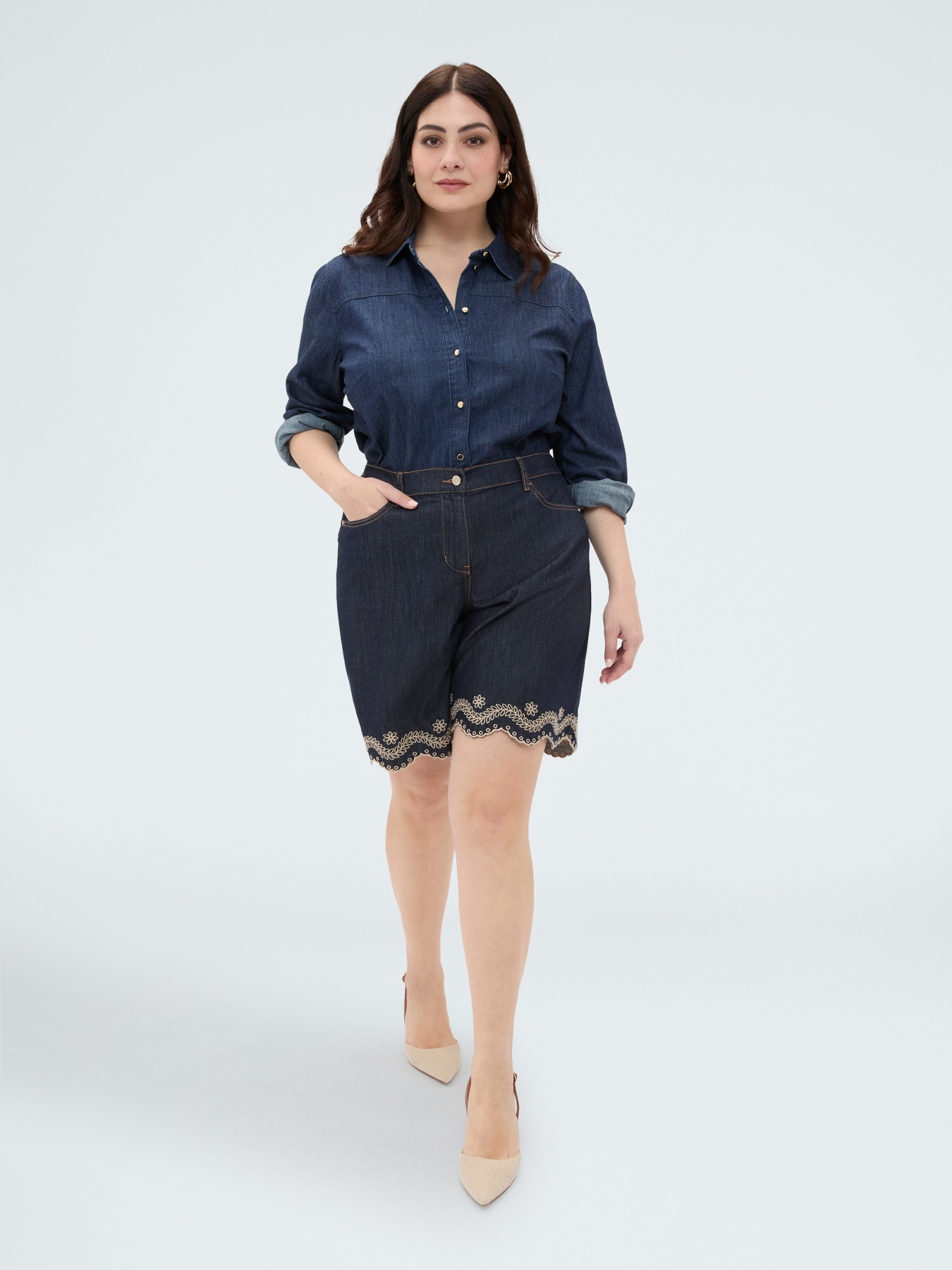 Bermuda jeans with sangallo embroidery image number 3