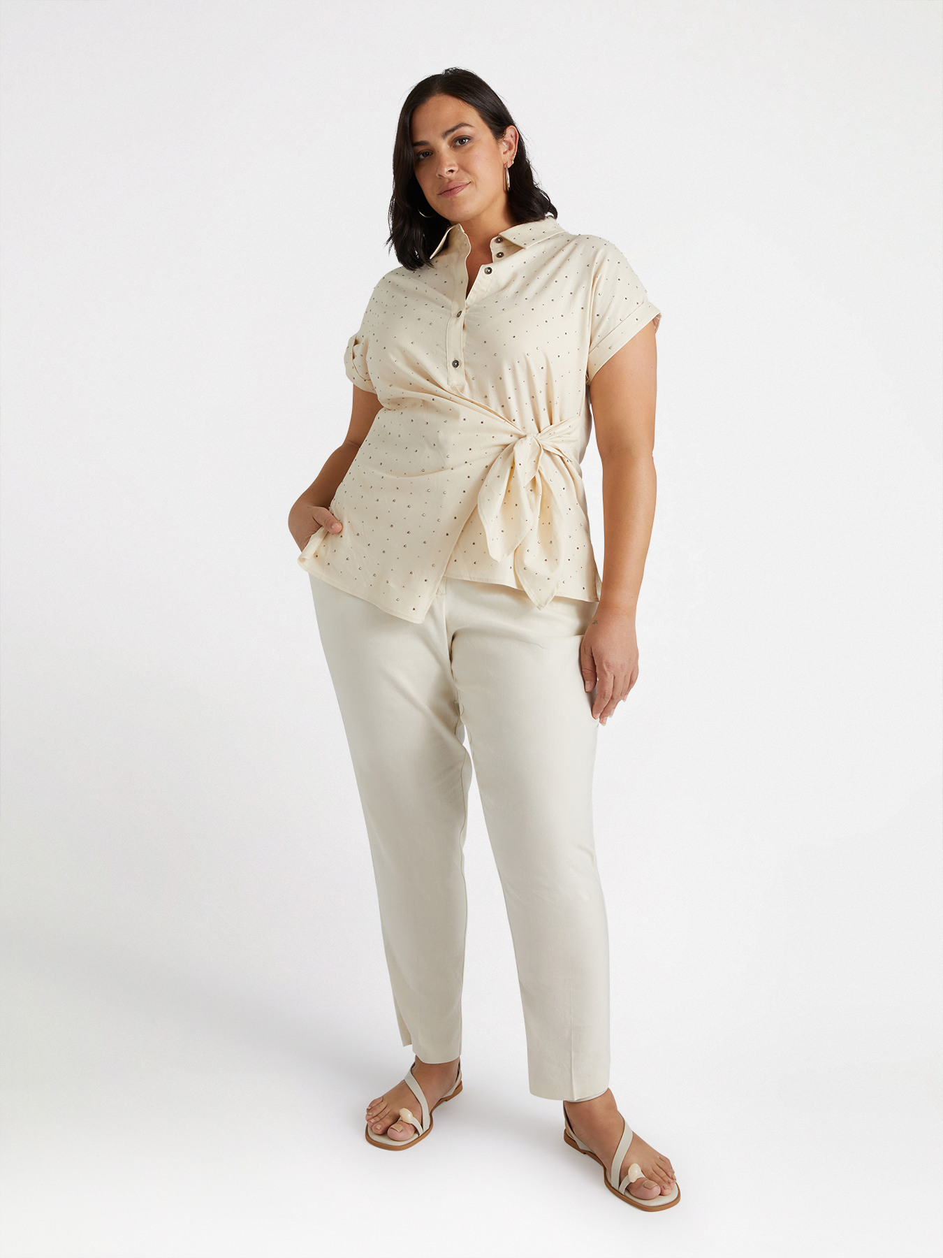 Camisa con tachuelas y nudo lateral image number 0