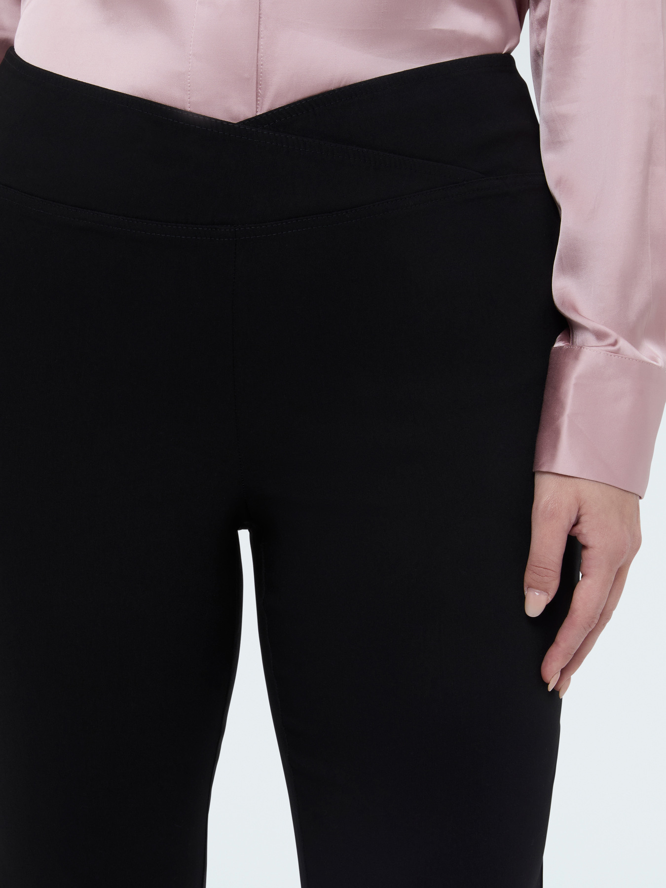 Kick Flare Hose mit asymmetrischem elastischem Bund image number 4