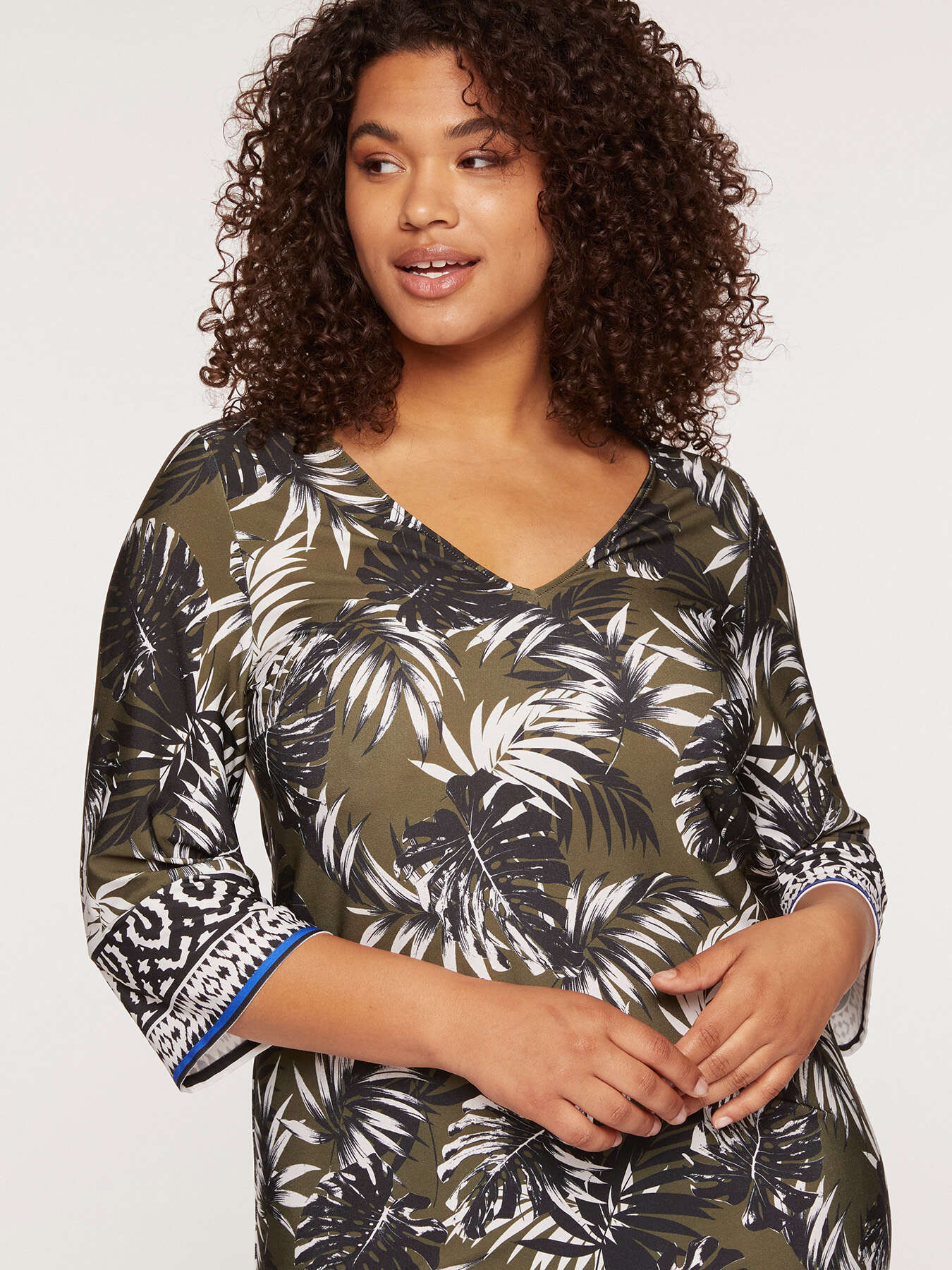 Vestido beachwear estampado image number 2