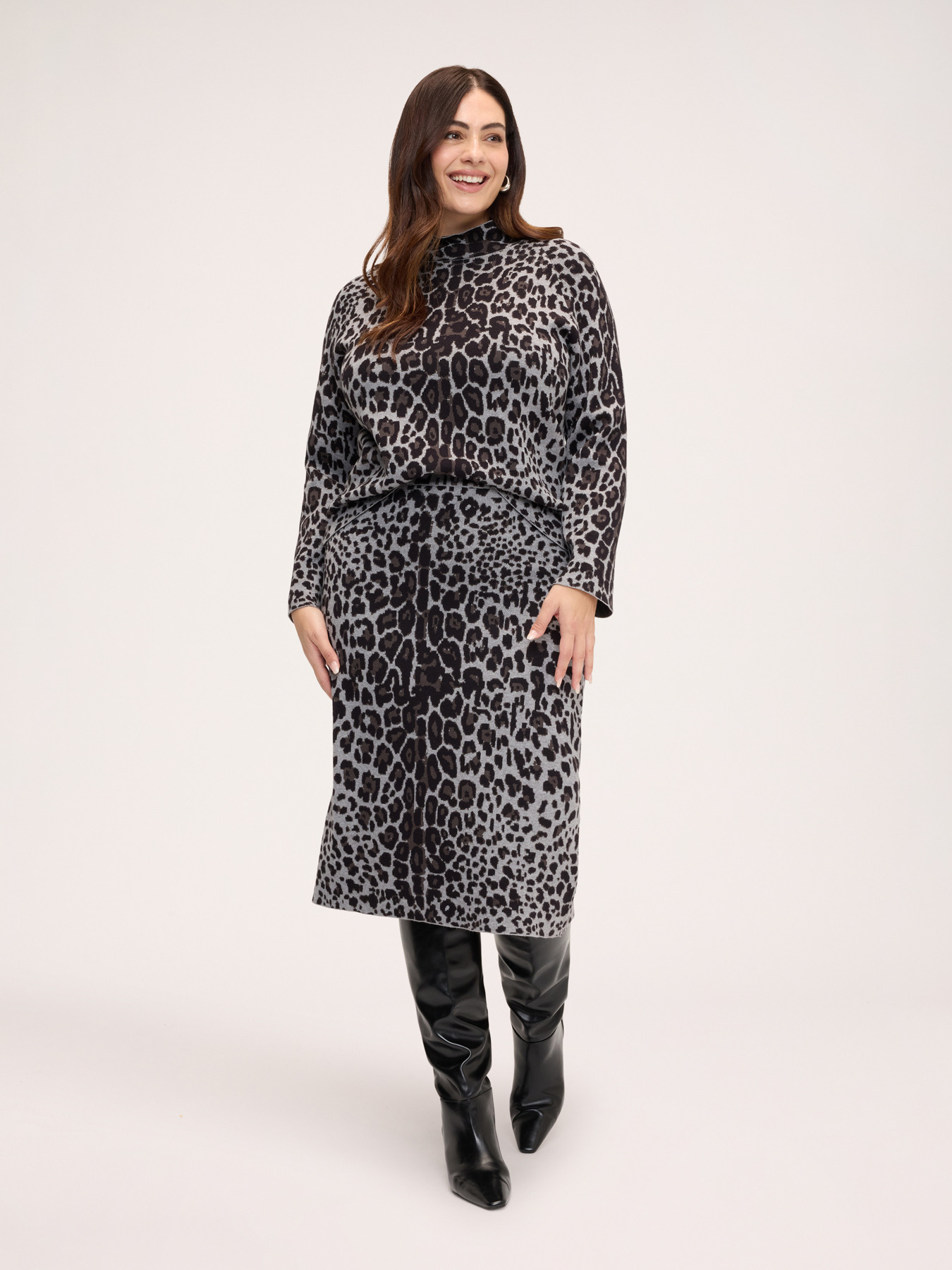 Heavy knit turtleneck with print image number 2