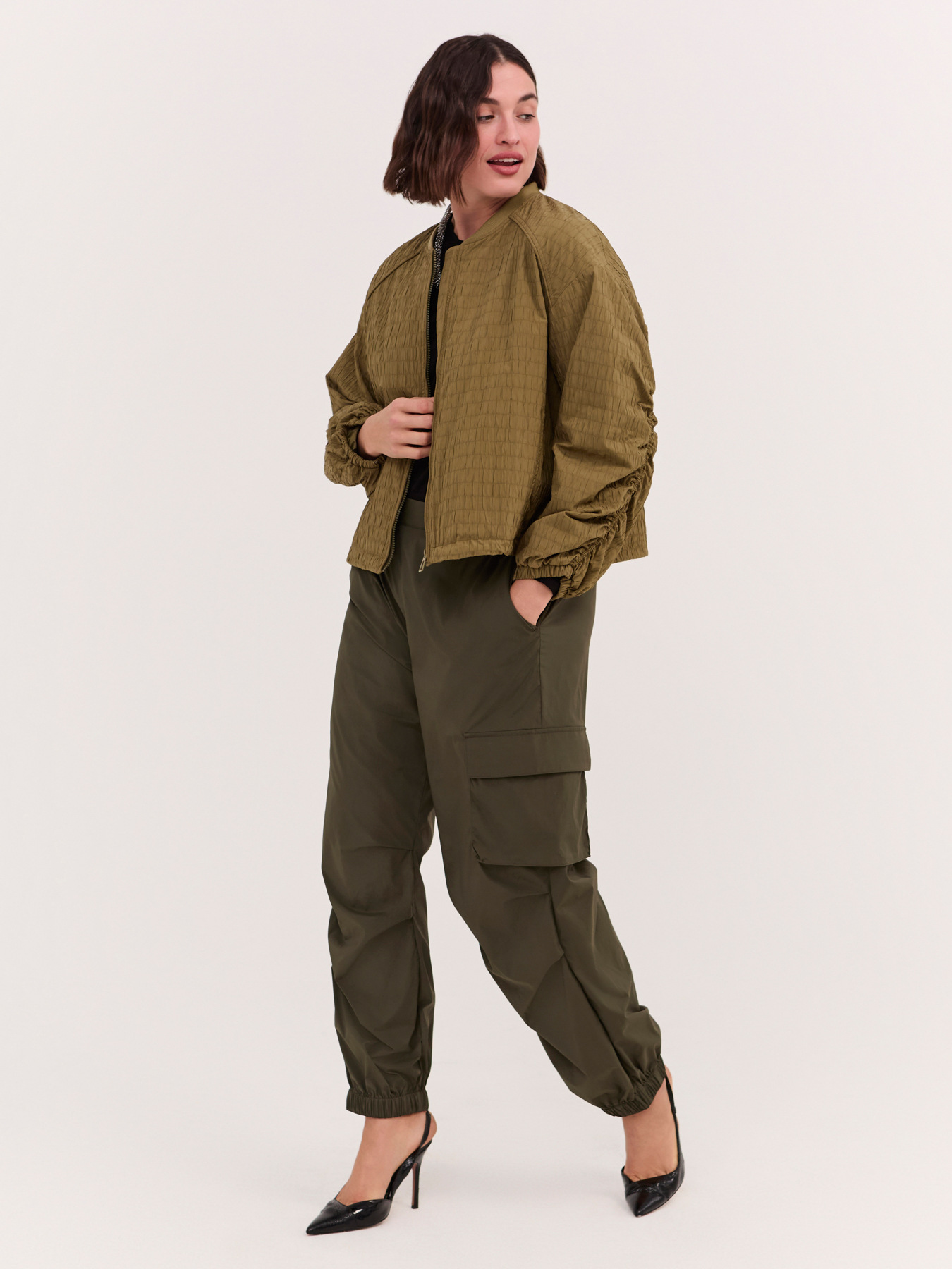 Pantaloni cargo in nylon image number 3