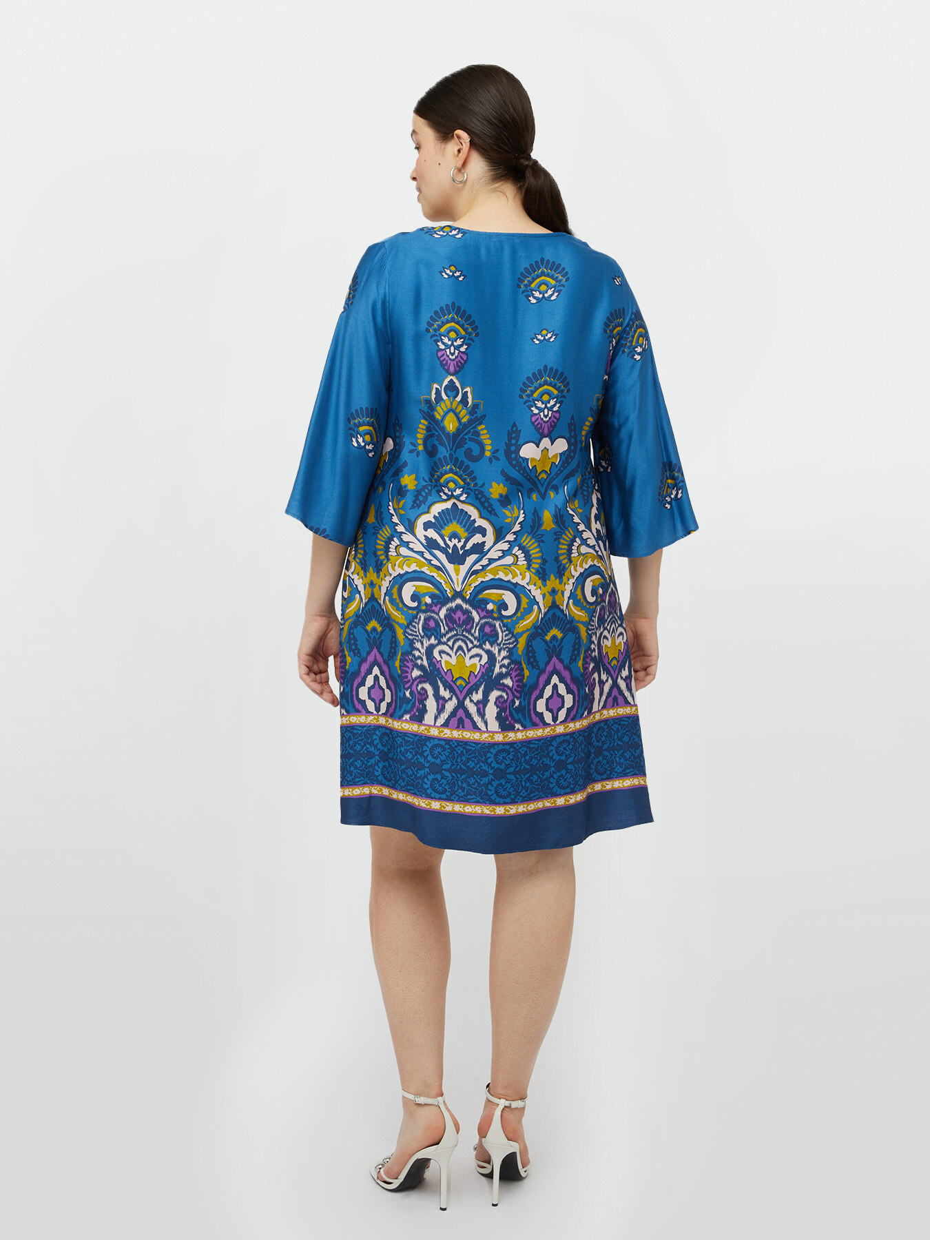 Robe mi-longue en satin imprim&eacute; image number 1