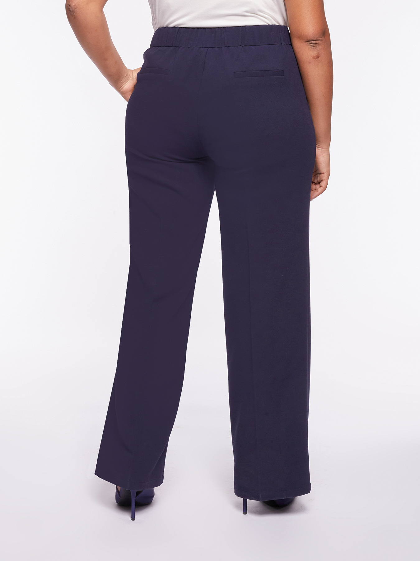 Gerade geschnittene Hose mit schr&auml;g geschnittenen Taschen image number 1