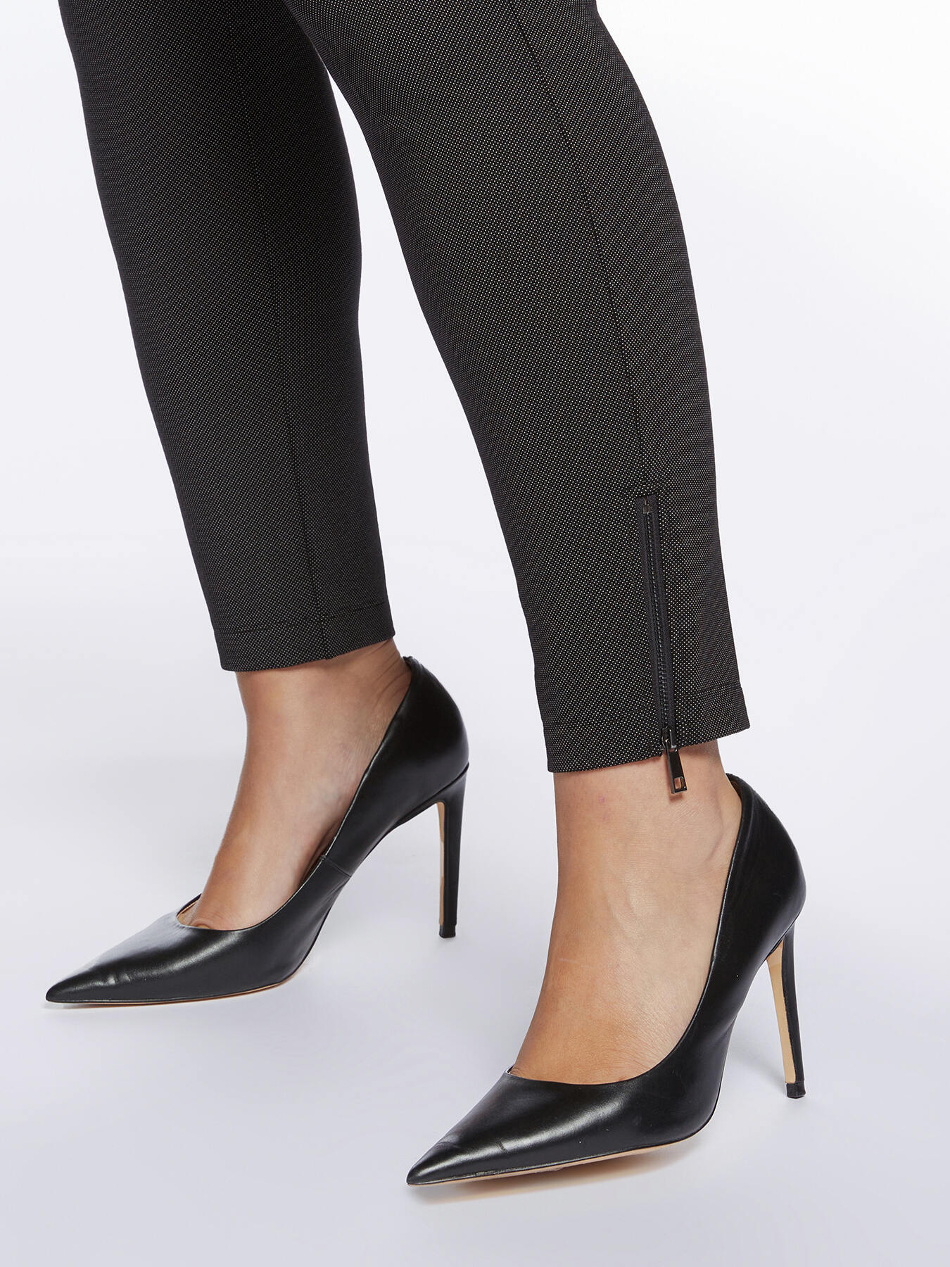 Pantalones skinny con cremalleras en el bajo image number 3