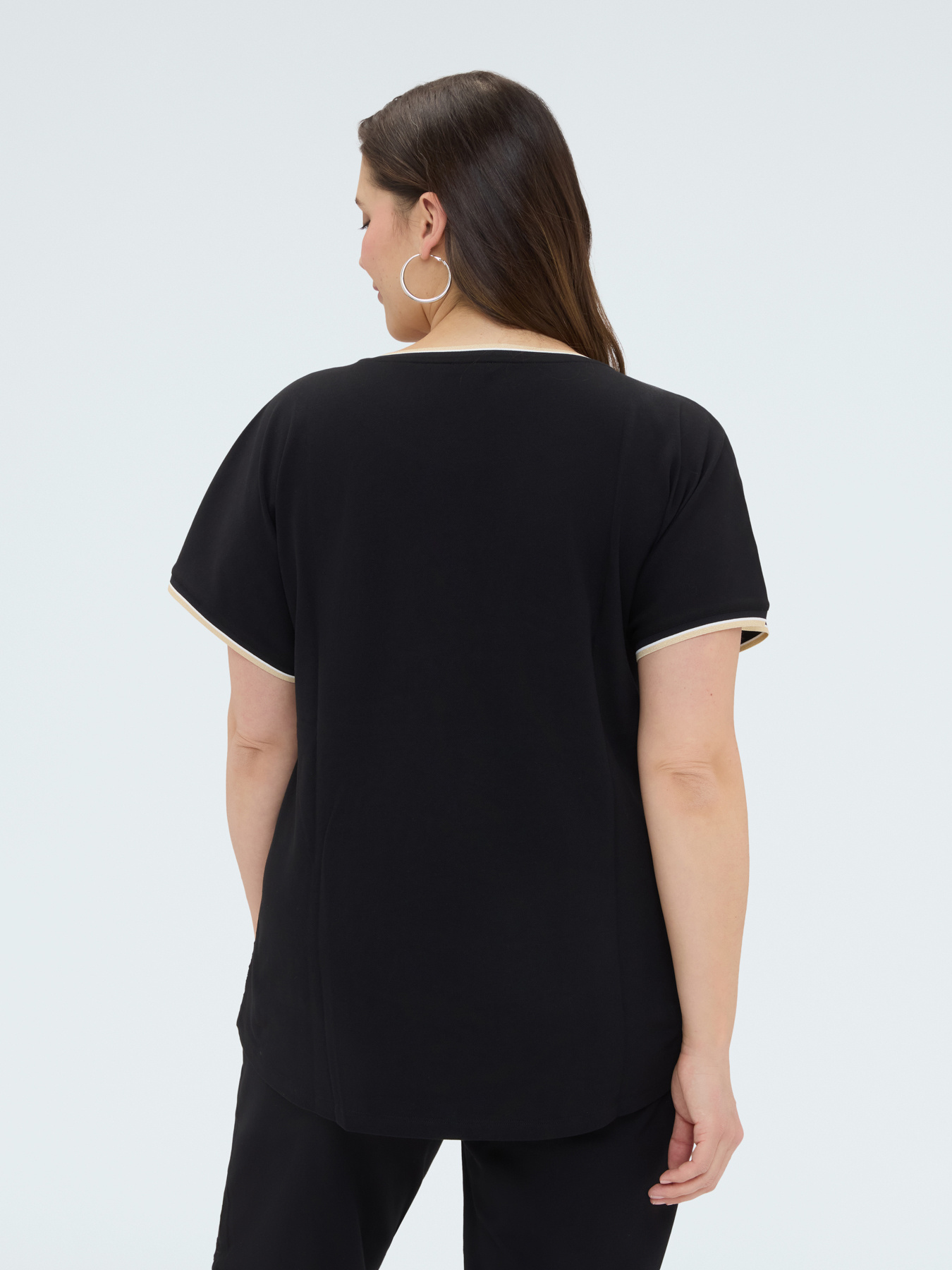 T-shirt with floral embroidery image number 2