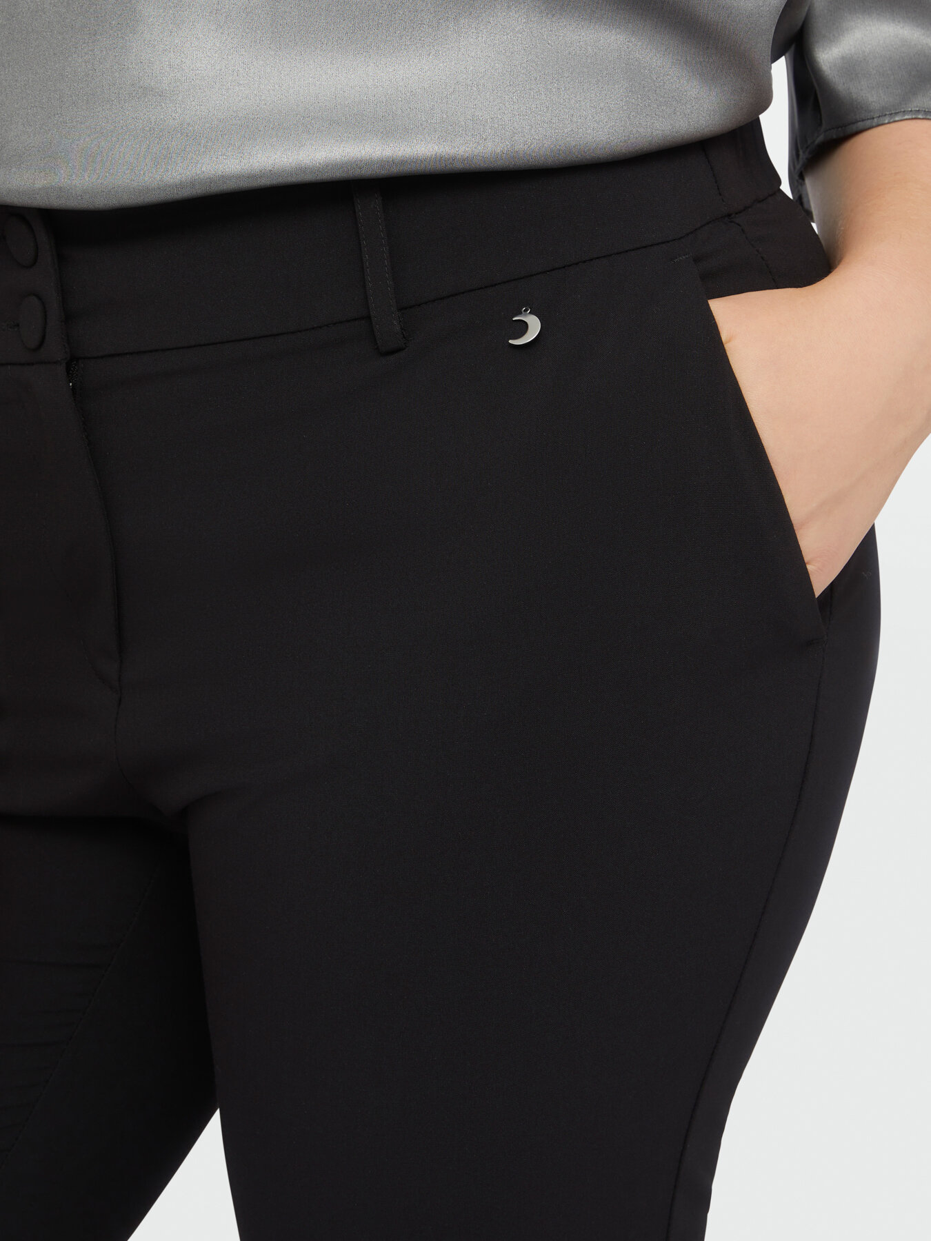 Pantalones flare con puntos de luz image number 4