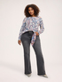 Jean Flare avec foulard image number 2