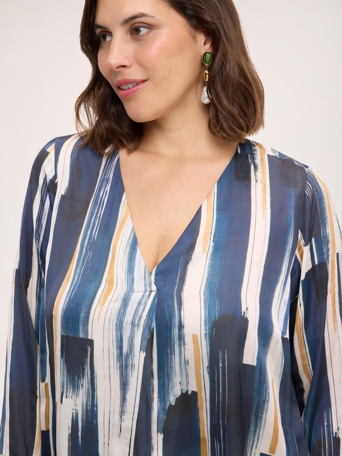 Blouse en satin imprim&eacute; image number 3