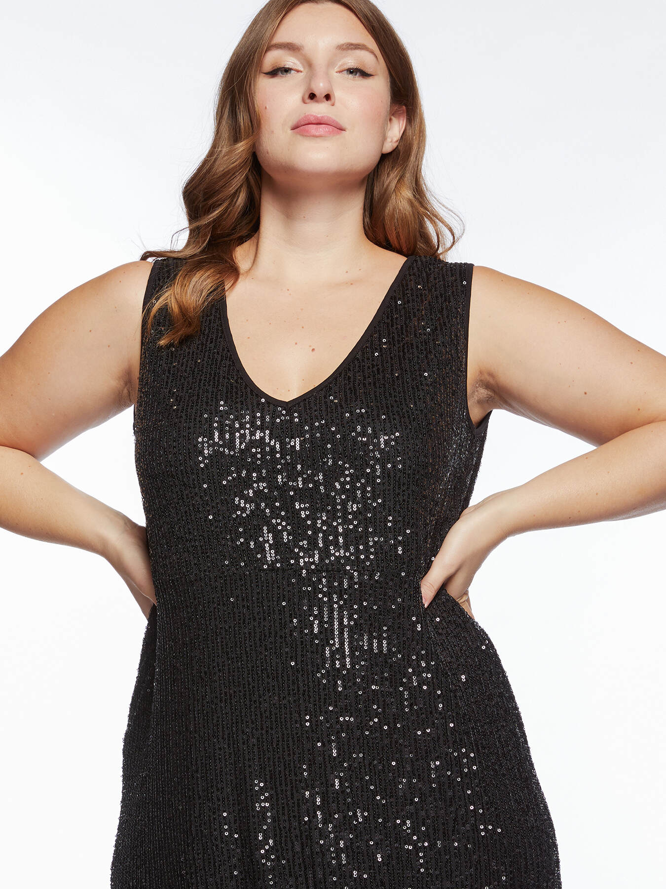 Robe noire enti&egrave;rement &agrave; paillettes image number 3