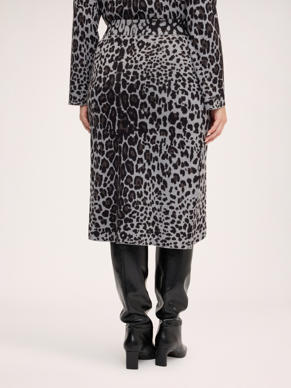 Jupe fourreau en tricot imprim&eacute; animalier