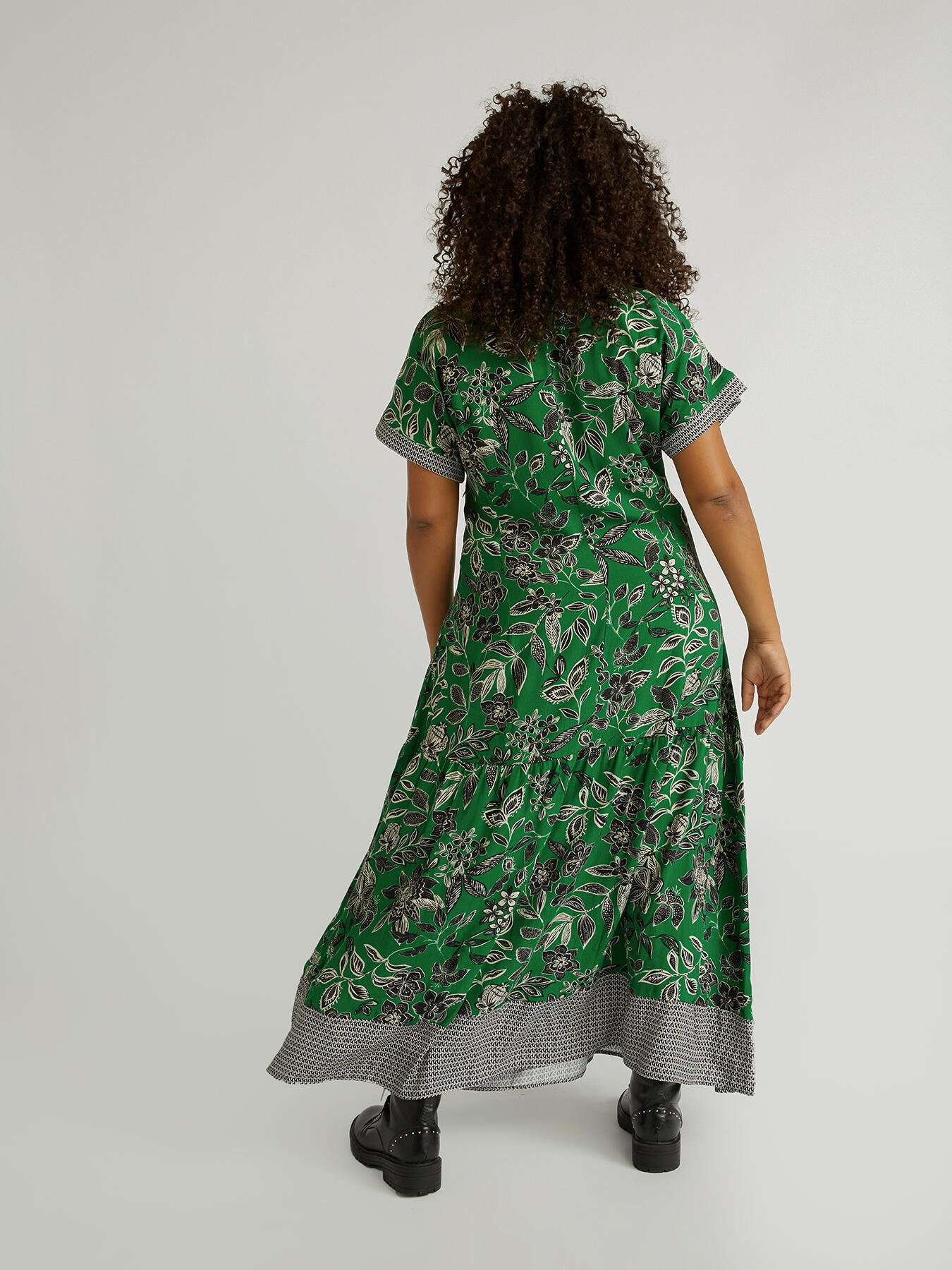 Robe longue &agrave; fleurs en viscose image number 1