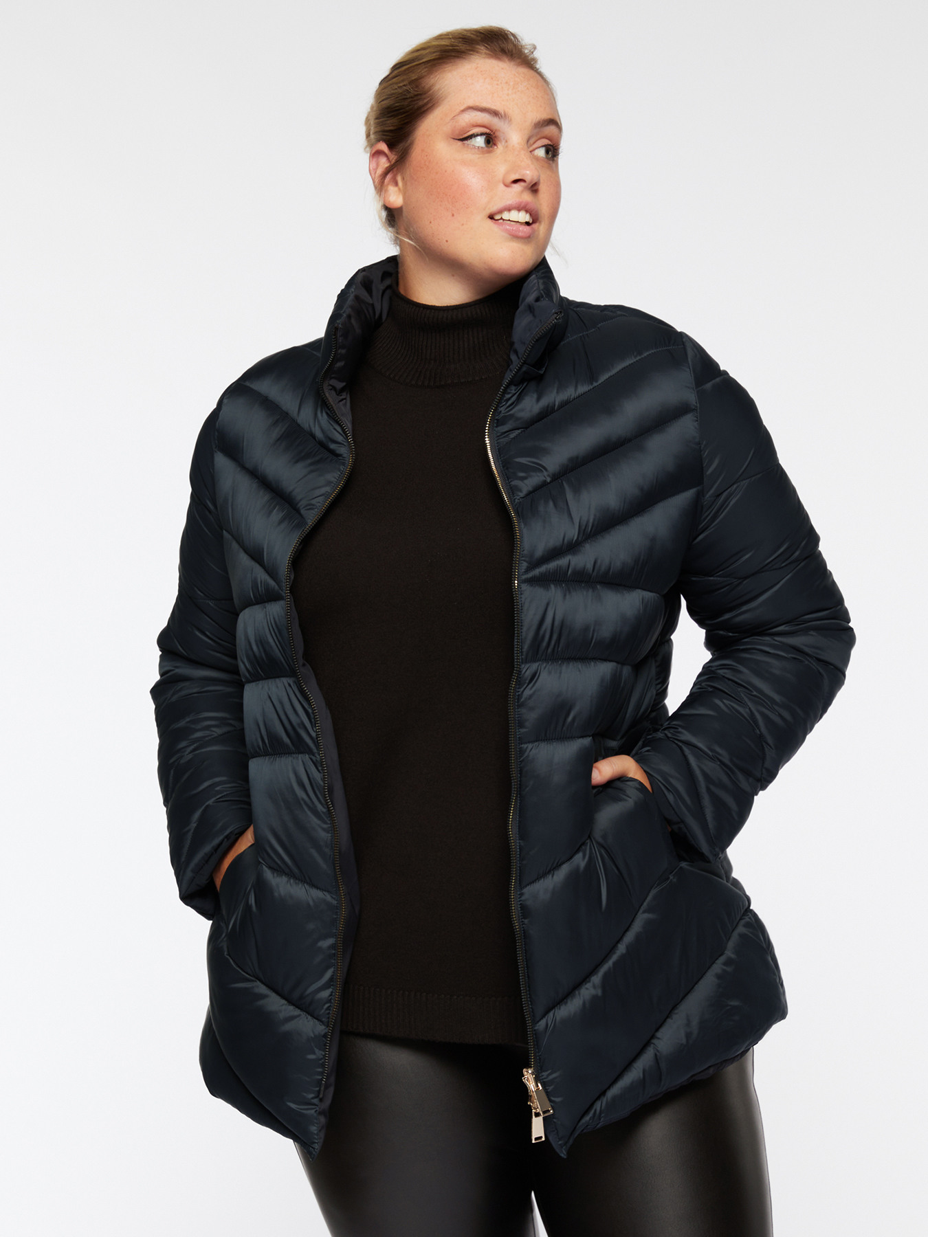 Piumino reversibile bicolore in nylon riciclato image number 0