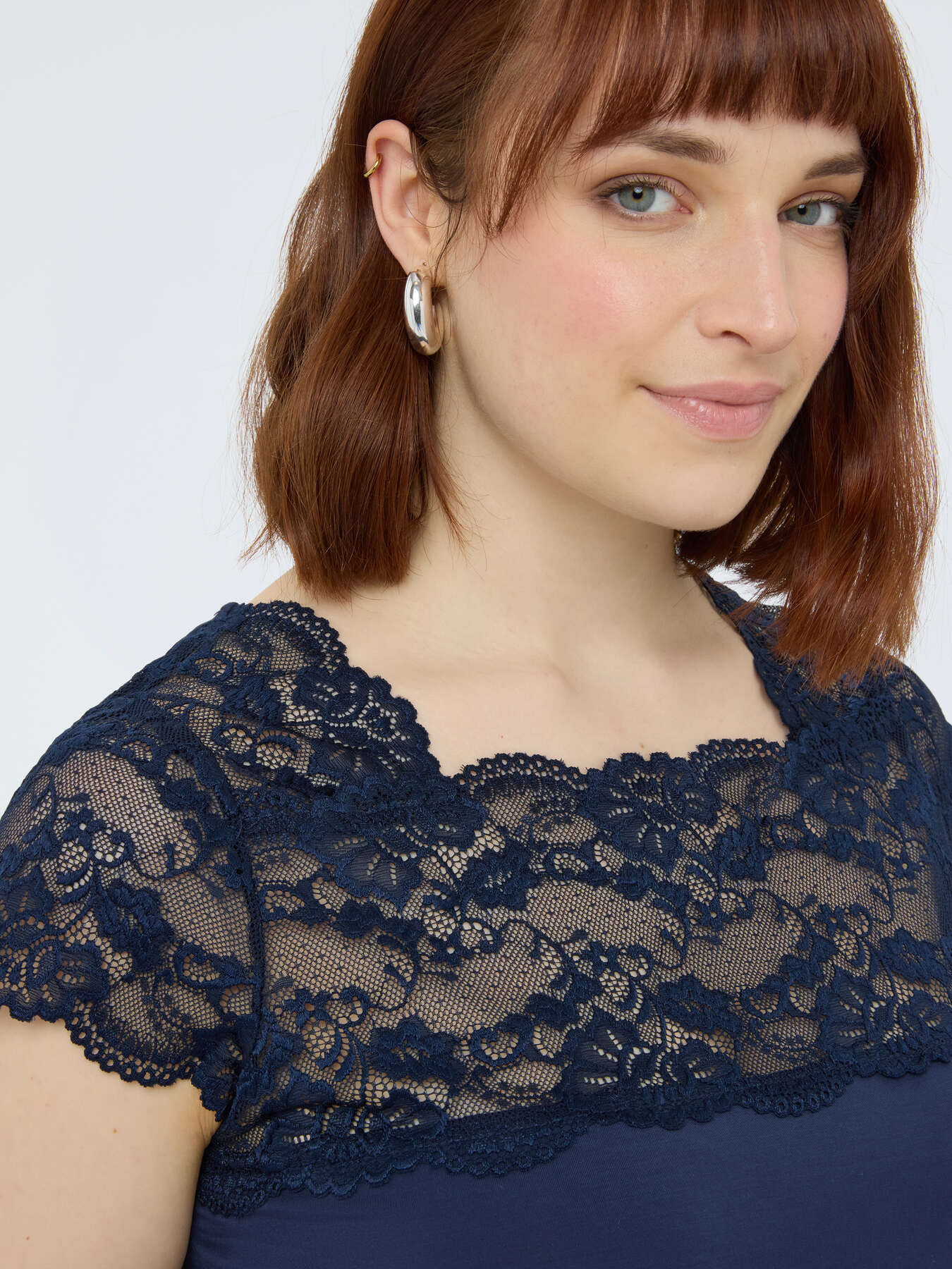 T-shirt in jersey con inserto in pizzo image number 2