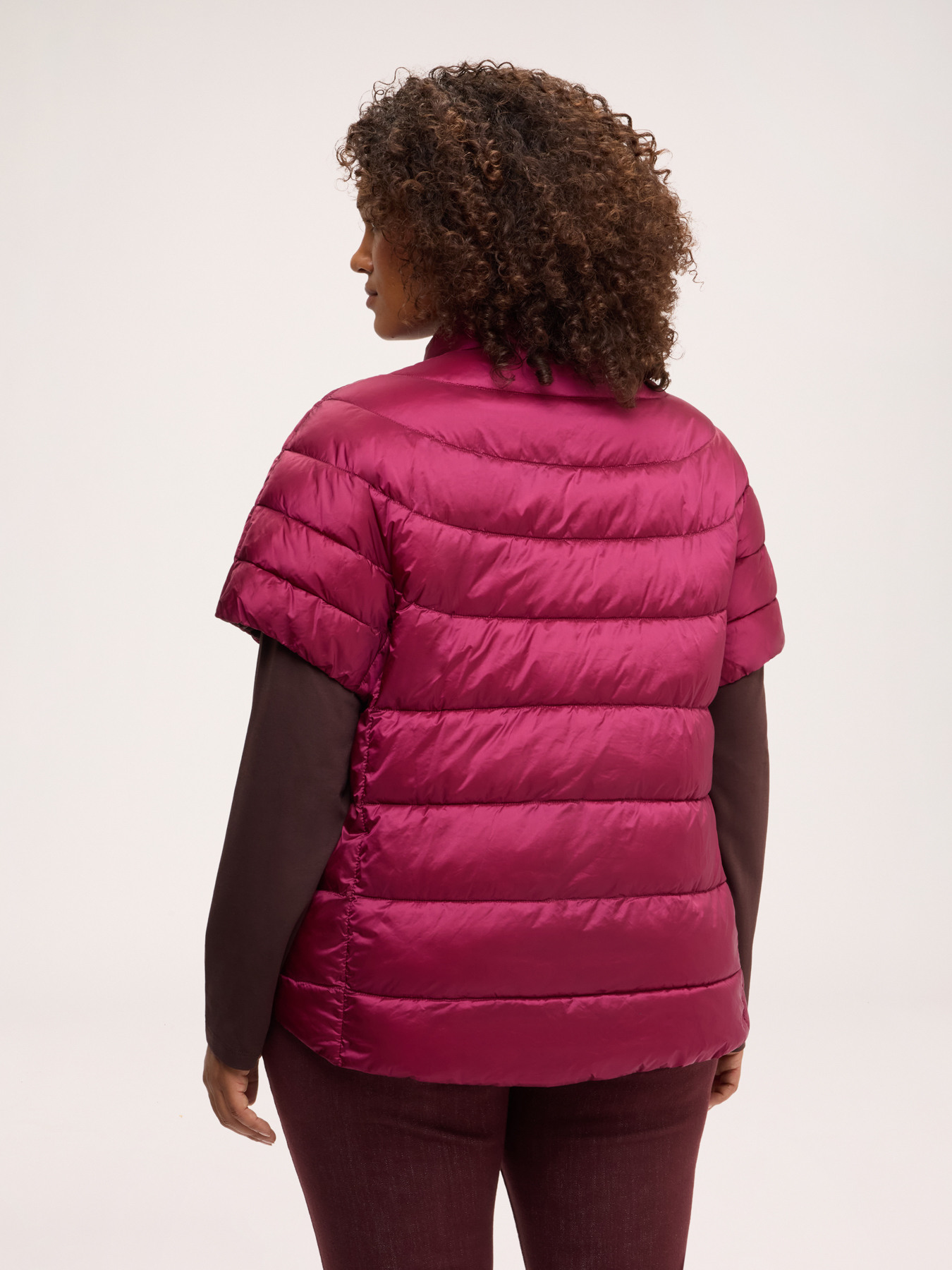 Reversible short sleeve puffer jacket image number 1