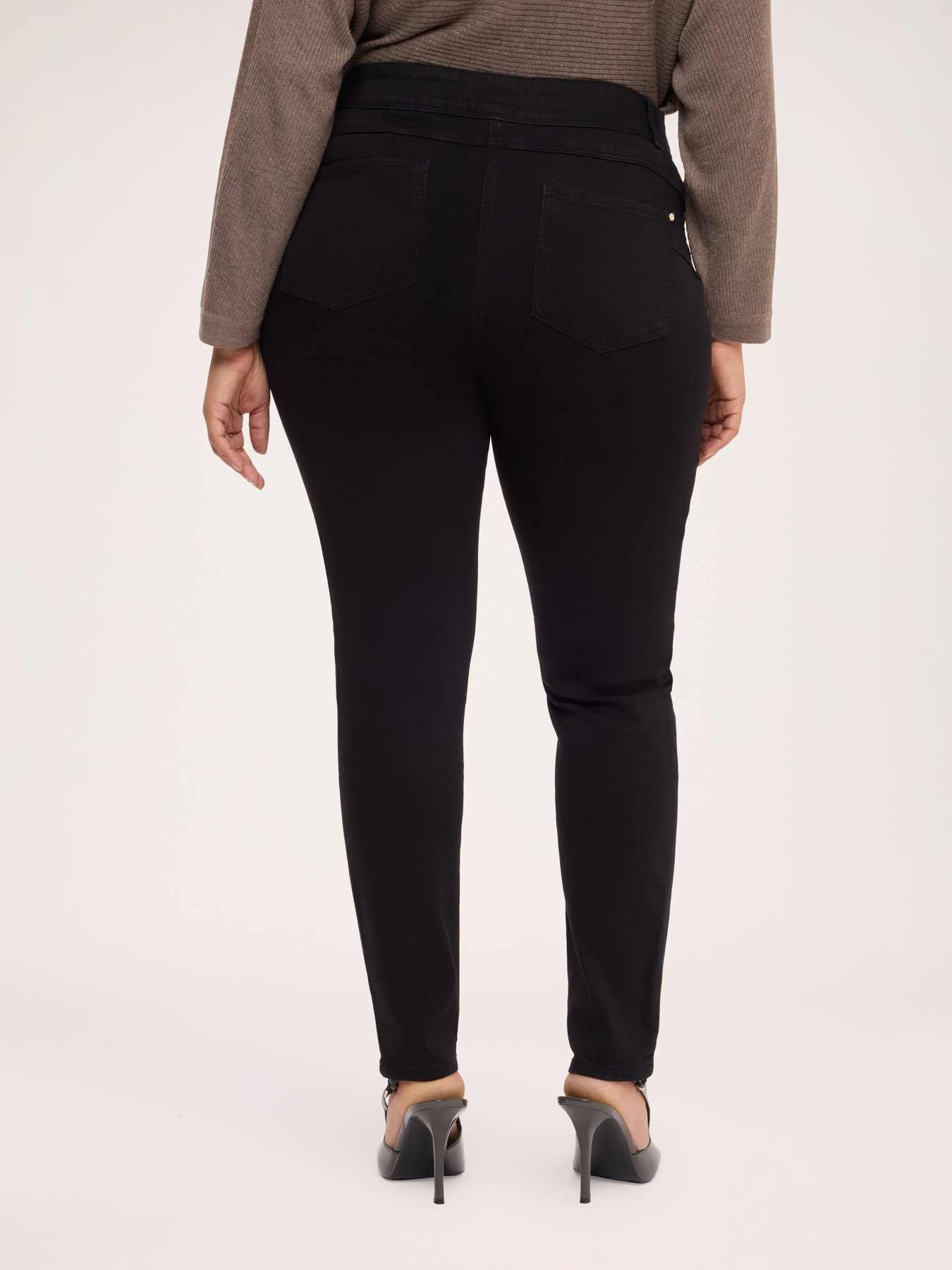 Jean Skinny d&eacute;lavage total black image number 1
