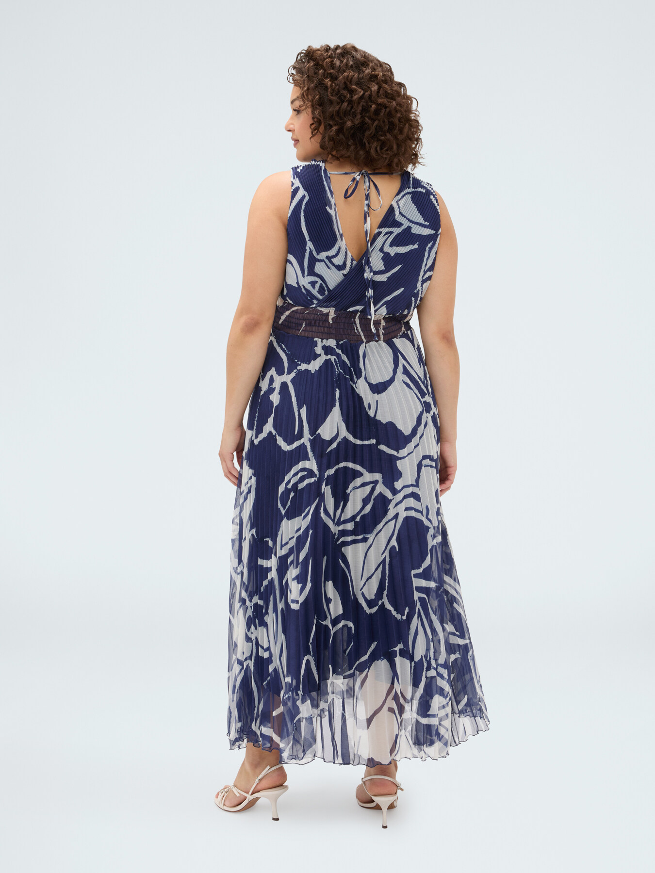Dream pleated long dress with floral print image number 3