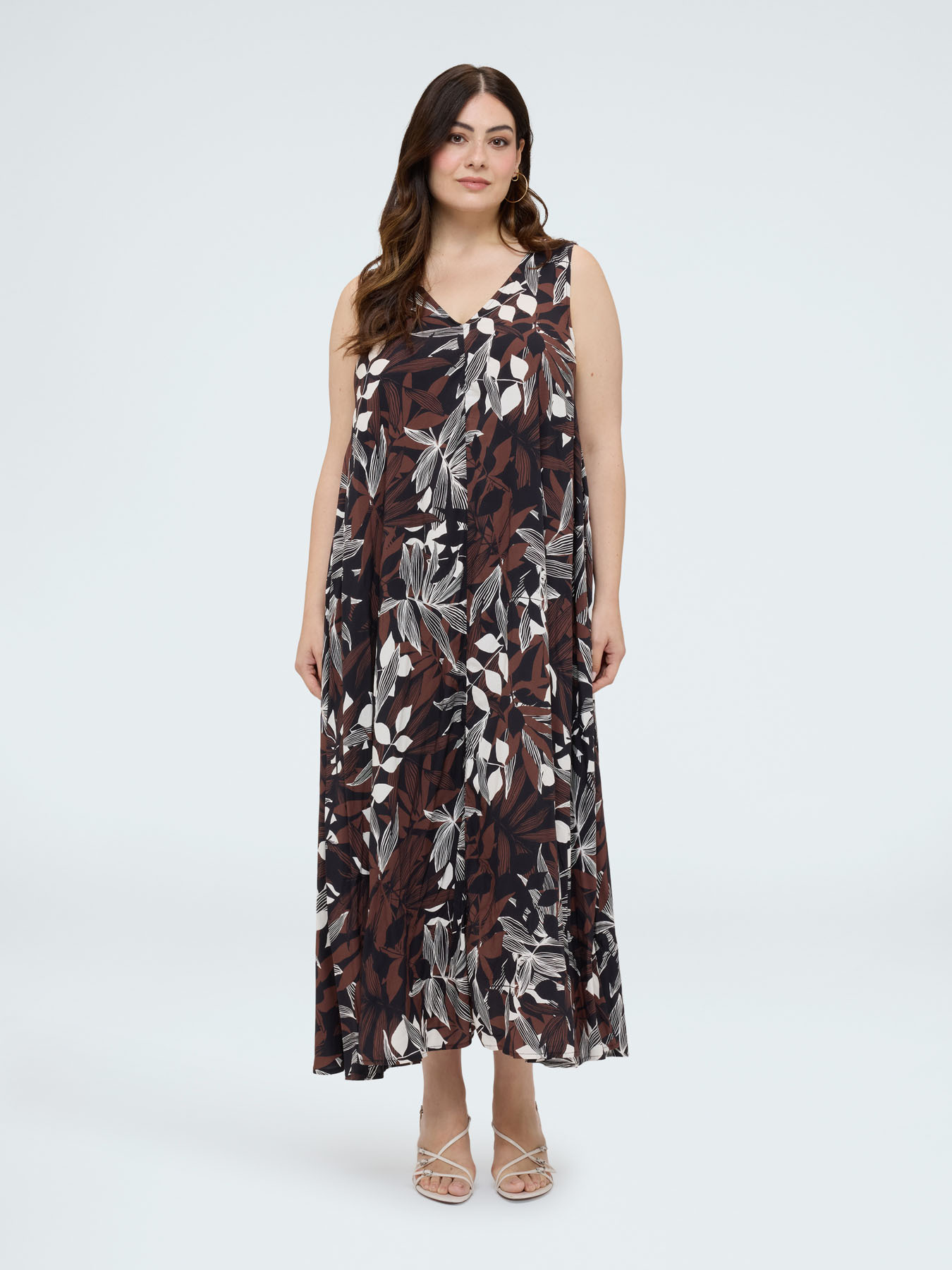 Long V-neck dress image number 2