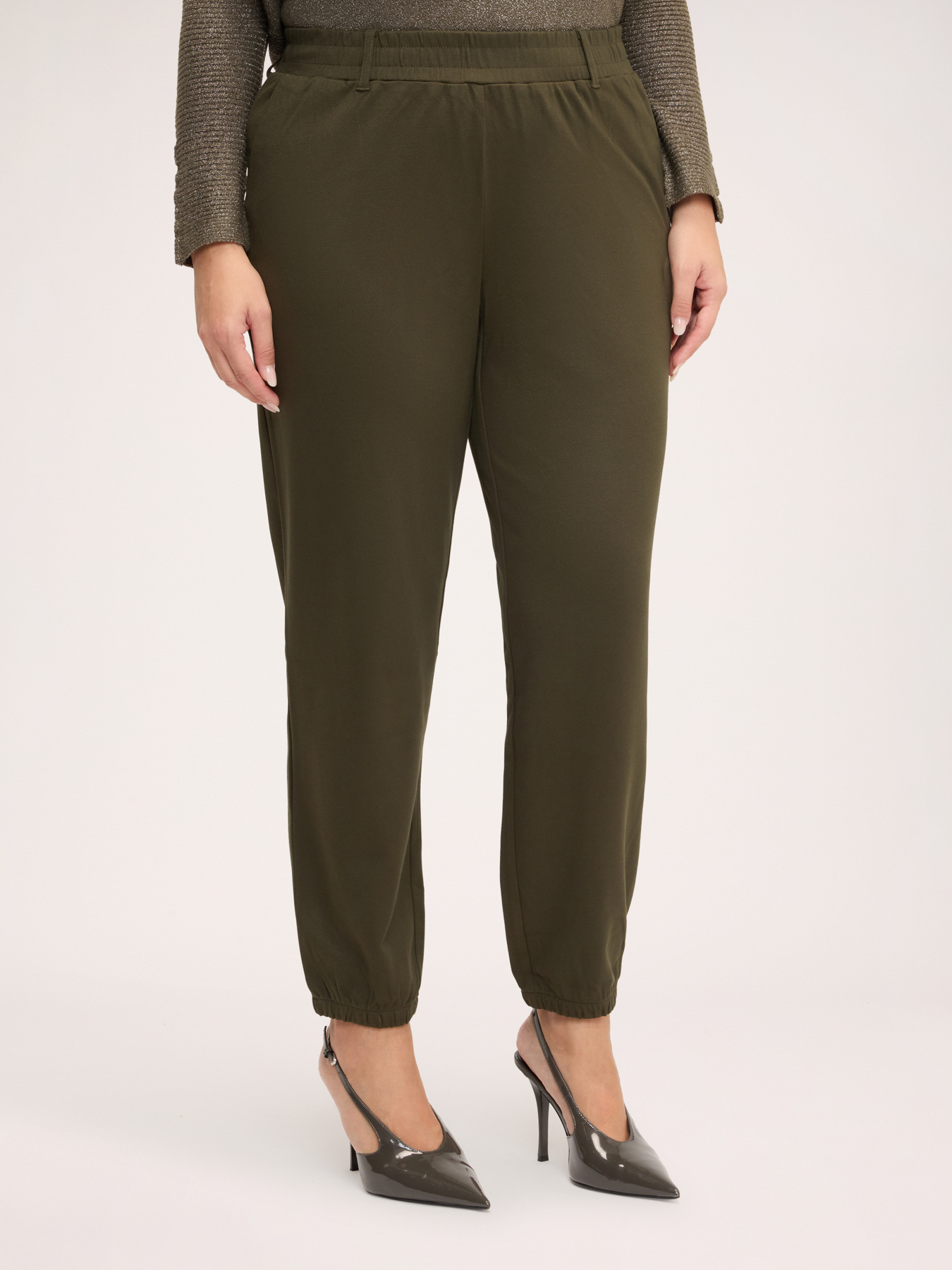 Jogger-Hose mit elastischem Bund und gerippten Abschl&uuml;ssen image number 0