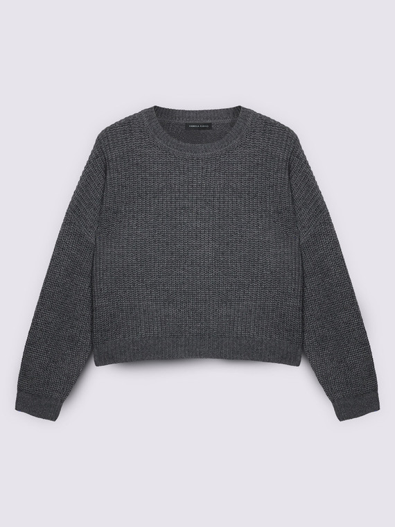 Crew neck cropped cut sweater