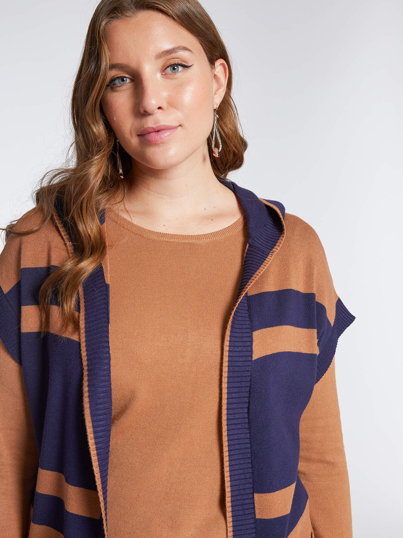 Maxi-Weste mit Kapuze image number 2