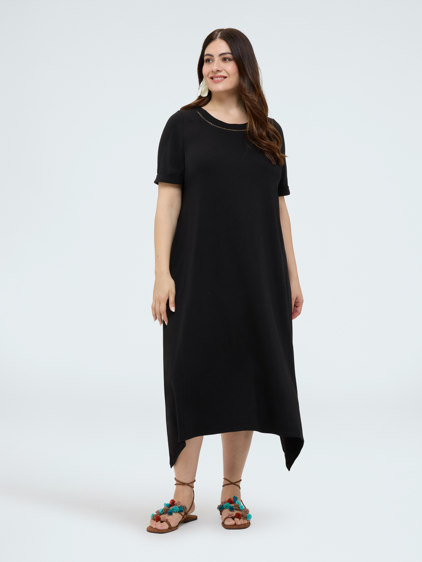 Dress with perforated detail at the neck image number 2