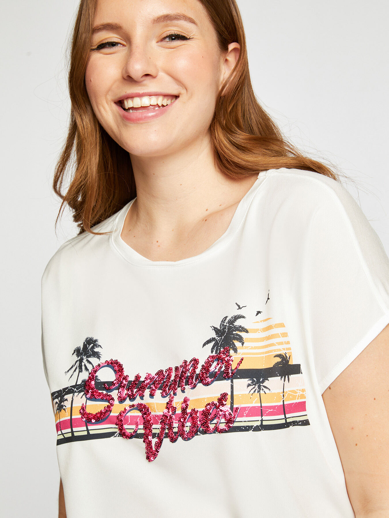 T-shirt ricamata image number 2