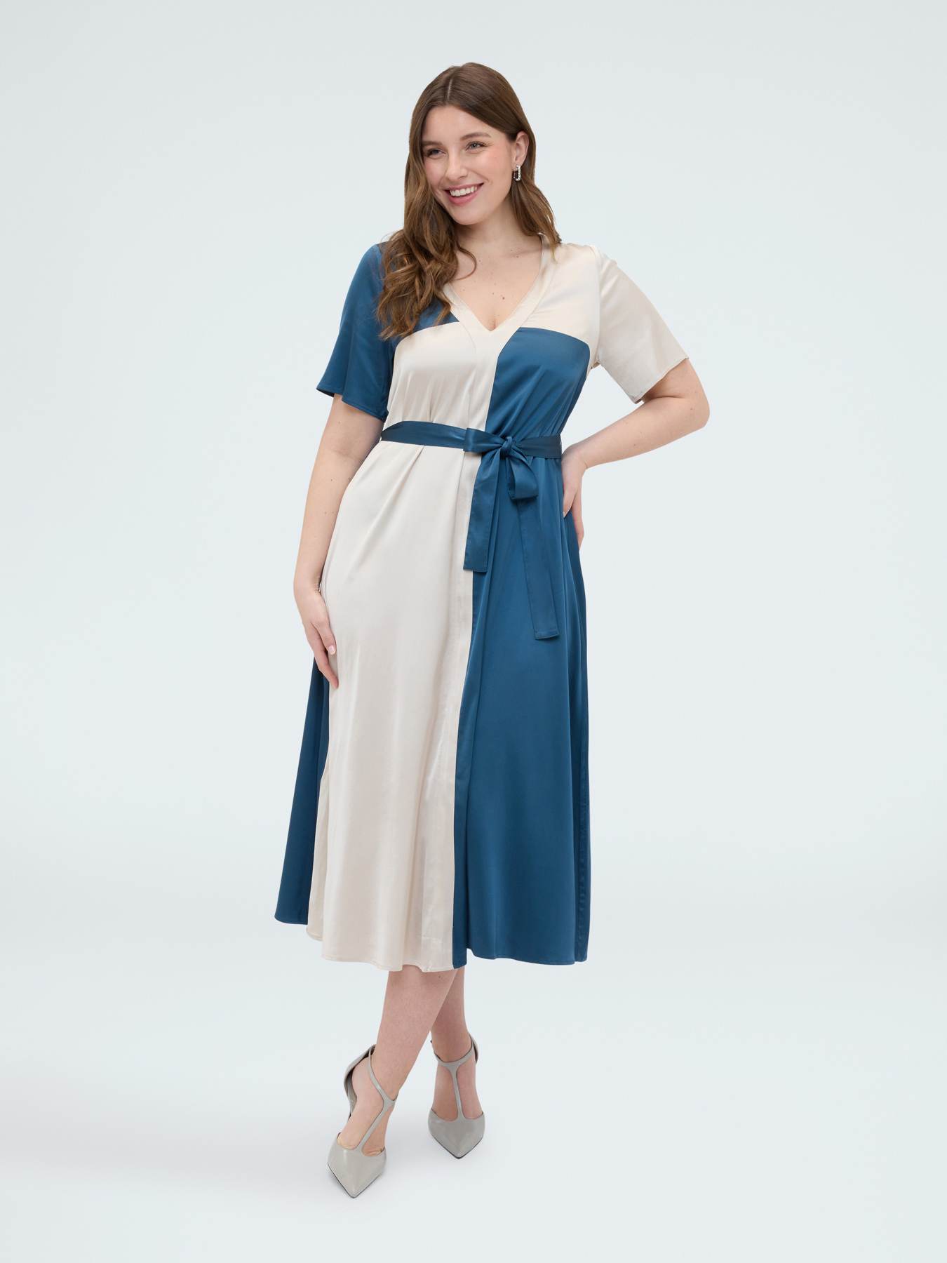 Robe en satin stretch avec ceinture image number 2