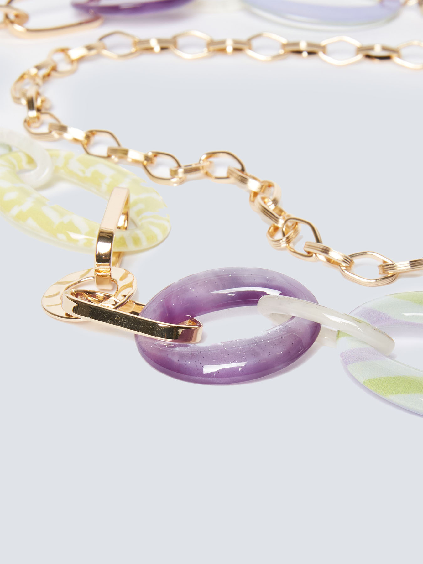 Collar con colgantes estampados image number 1