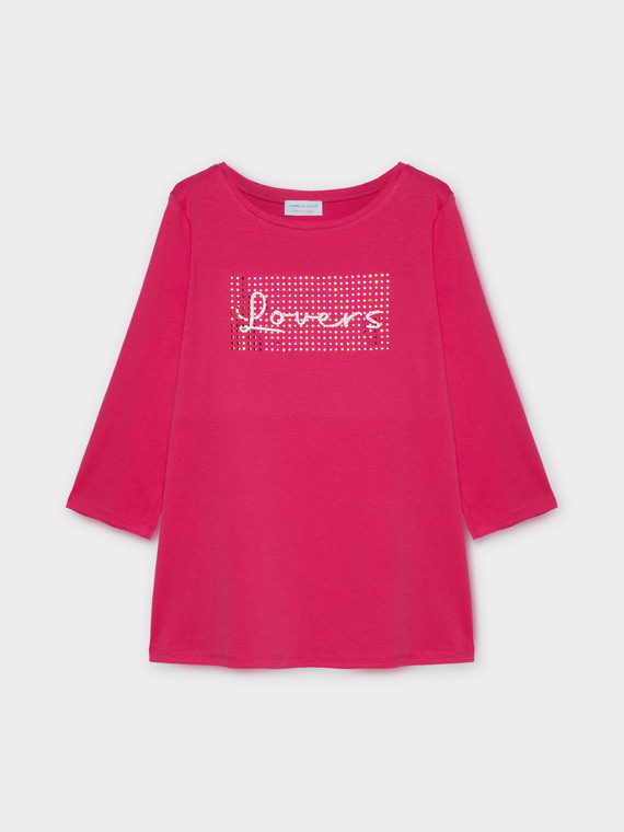 T-shirt with lettering and application