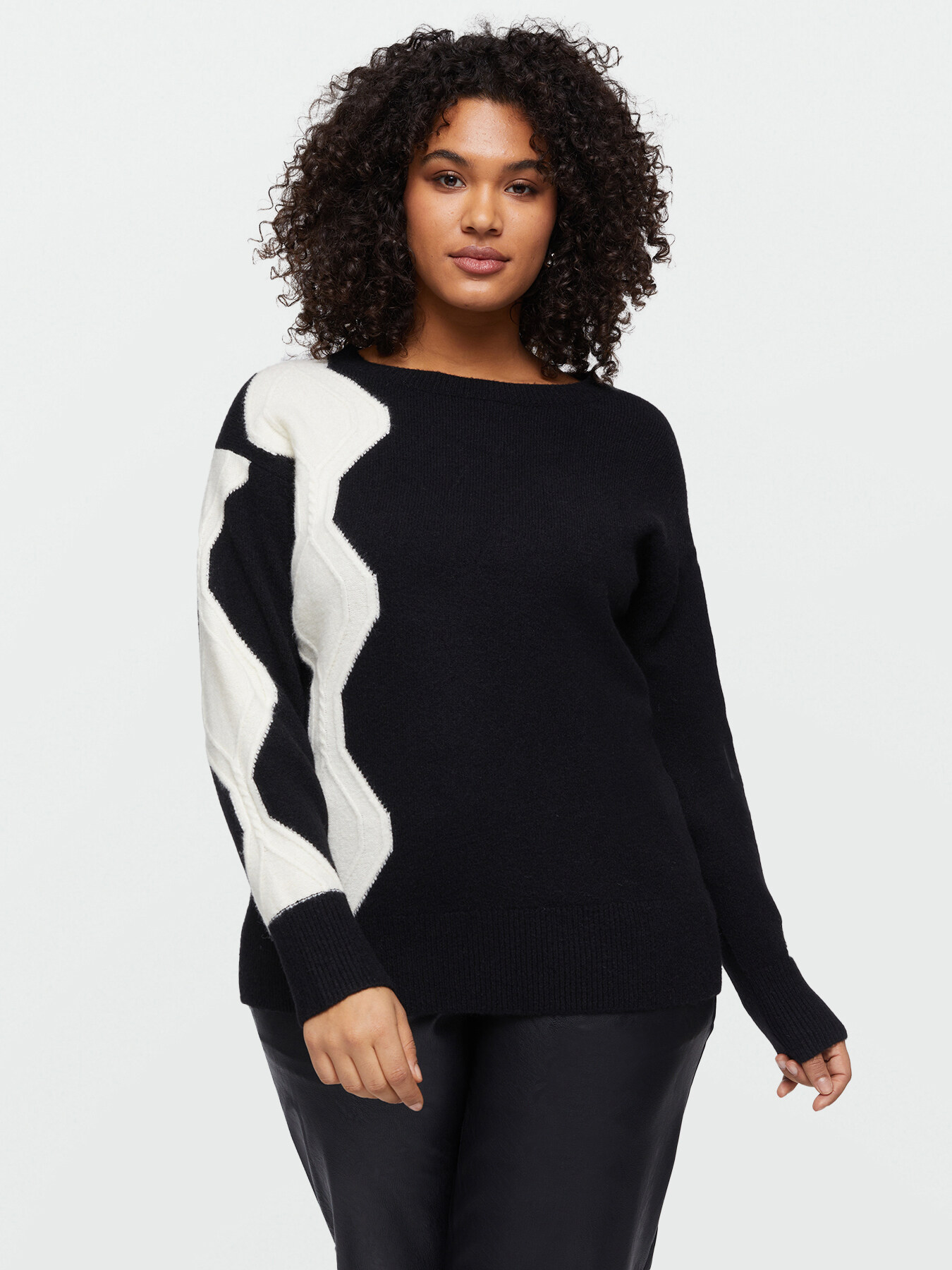 Pull noir et blanc avec losanges image number 2