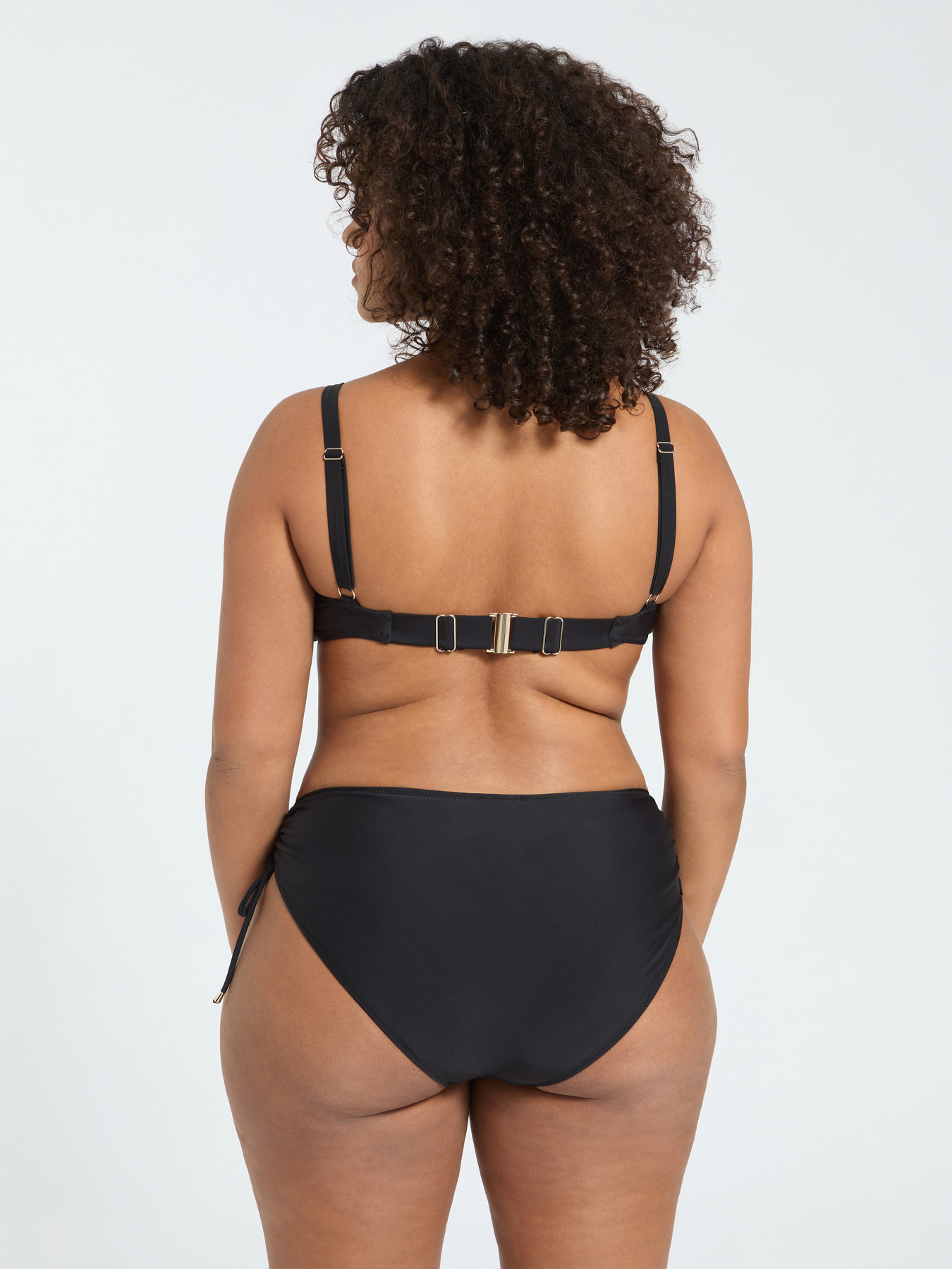 Bikini crois&eacute; avec d&eacute;tail bijou image number 3