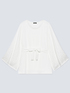Blusa blanca con detalles brillantes image number 4