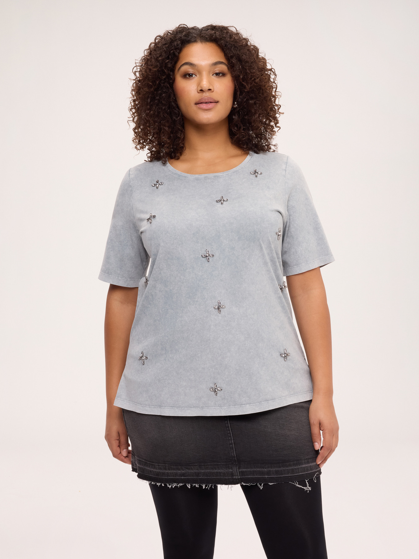 Cotton T-shirt with appliqu&eacute;s image number 0