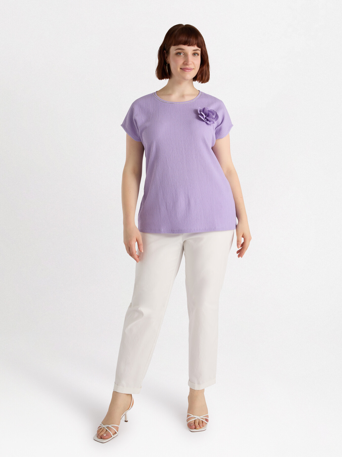 Kreponbluse mit Blume image number 2