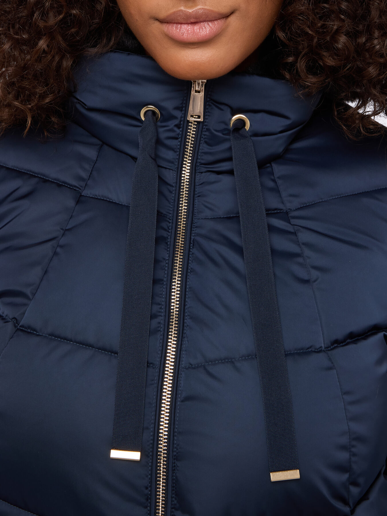 Long down jacket with hood and plush insert image number 3