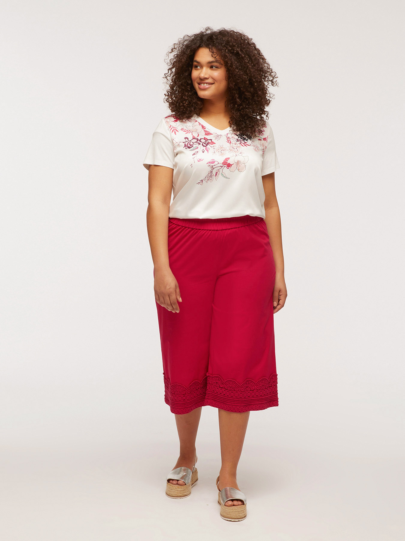 Cropped trousers with embroidered trim image number 0