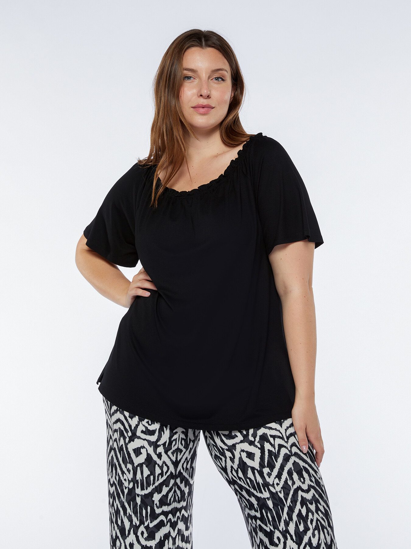 T-shirt con scollo arricciato image number 0