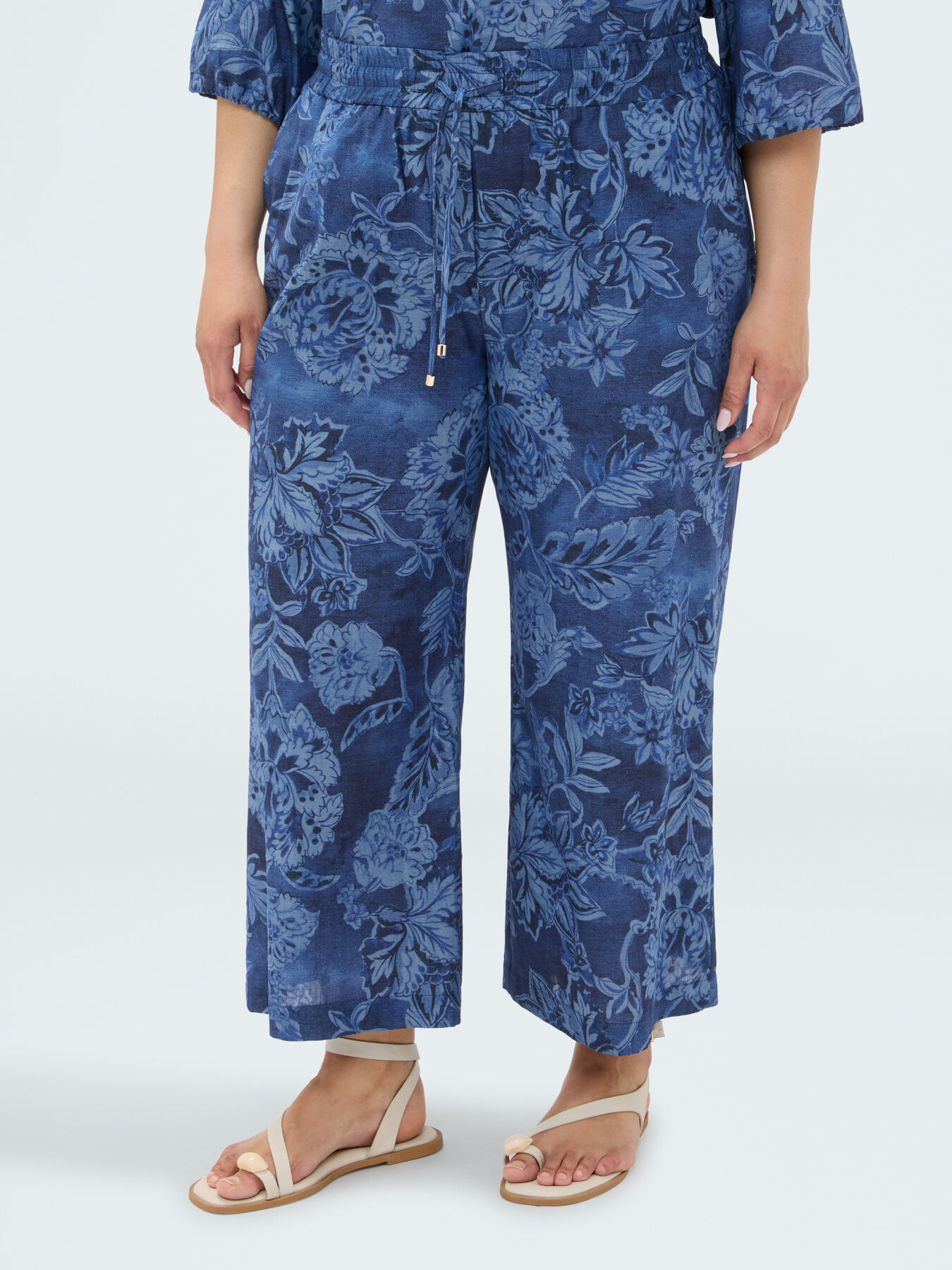 Cropped chambray trousers with print image number 0