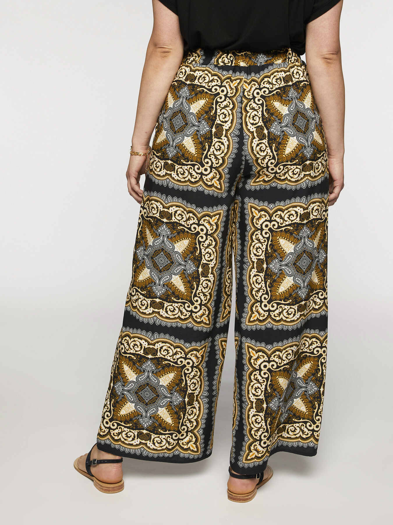 Pantaloni in viscosa dalla stampa bandana image number 1